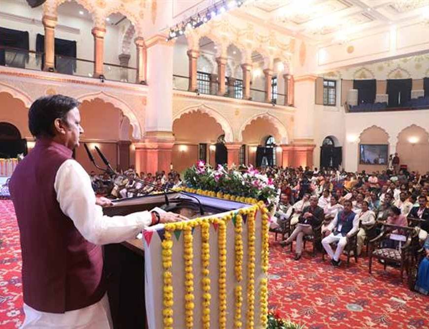 पंचायत प्रतिनिधियों की सक्रिय भागीदारी से ही विकास मिशन सफल होते हैं : उप मुख्यमंत्री शुक्ल