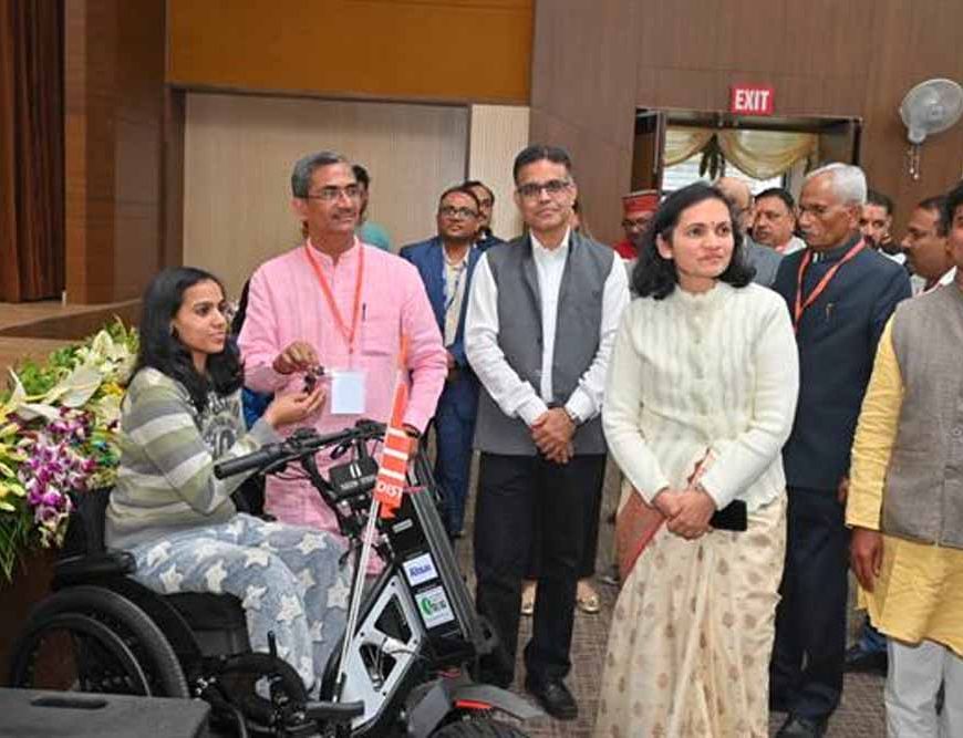 38 दिव्यांगजन को सक्षम के मंच से मिली मोटराइज्ड व्हील चेयर