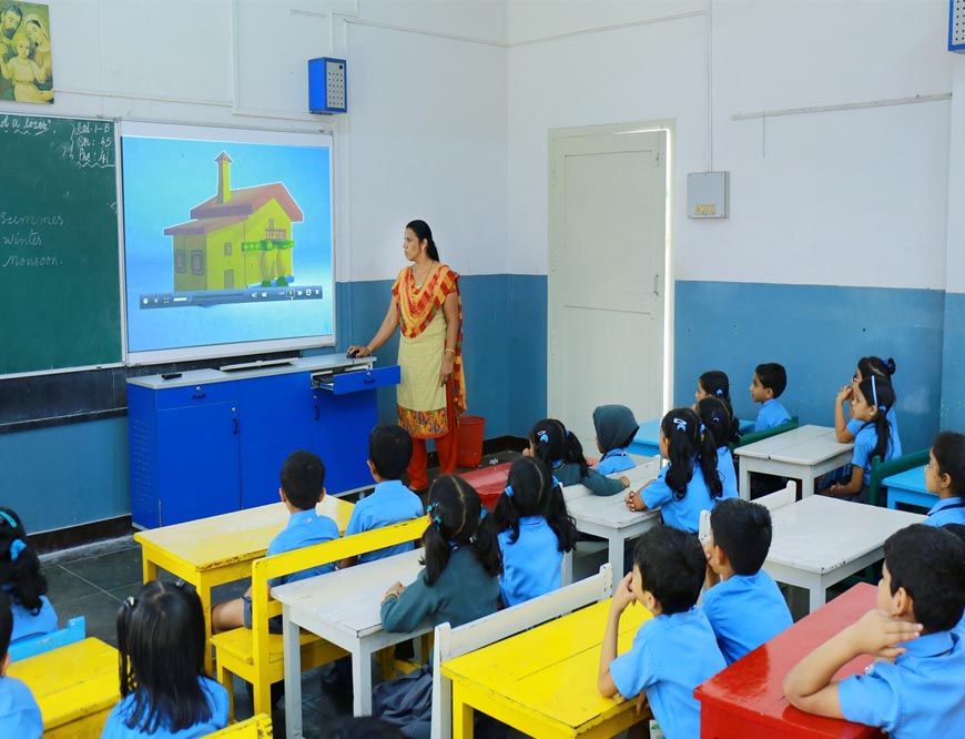 छत्तीसगढ़ के 13 हजार से अधिक स्कूलों में स्मार्ट क्लास शुरू, बच्चों को ऑडियो-वीडियो कंटेंट से पढ़ाई