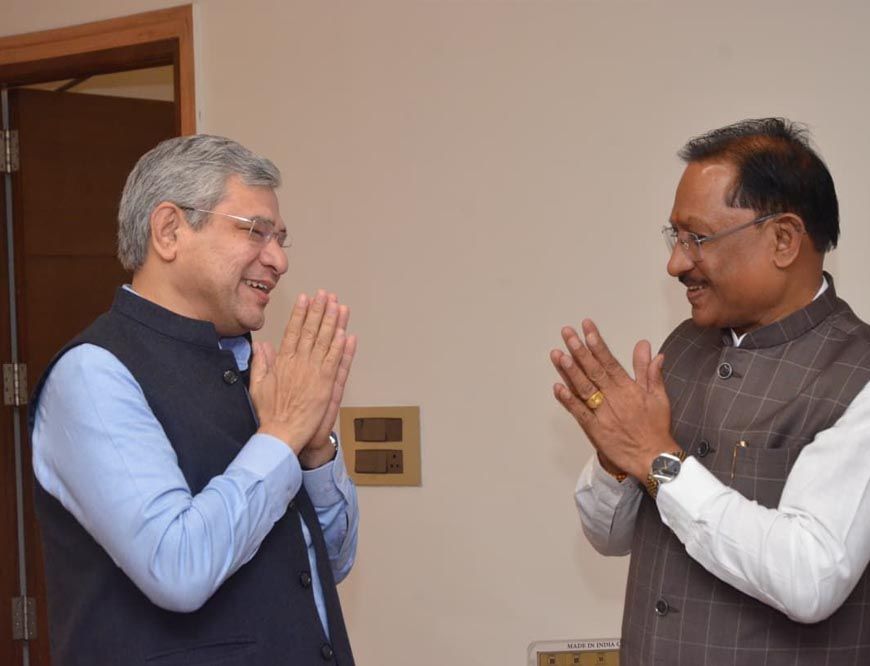 रायपुर : मुख्यमंत्री  विष्णुदेव साय ने केंद्रीय रेल मंत्री  अश्विनी वैष्णव से की सौजन्य मुलाकात