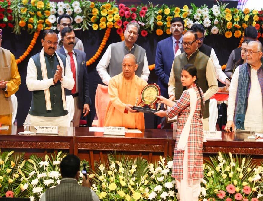 हमारा संविधान दुनिया का सबसे बड़ा और भारत की अनेकता को एकता में जोड़ने वाला हैः मुख्यमंत्री योगी आदित्यनाथ