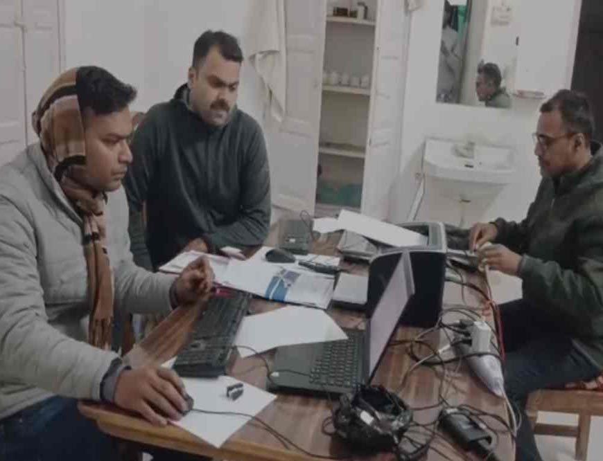 सिंगरौली: नायब तहसीलदार रिश्वत लेते रंगे हाथों पकड़ा, राजस्व निरीक्षक पर भी शिकंजा