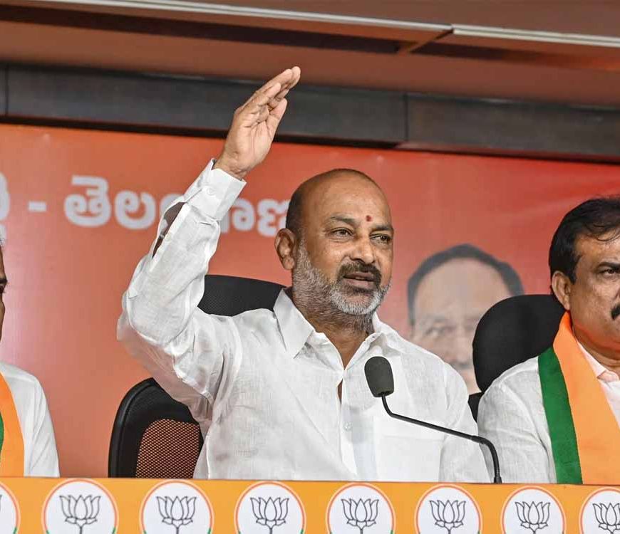 गांवों में बड़ा वादा: BJP समर्थित प्रतिनिधि को चुनने पर 10 लाख रुपये देने की घोषणा!