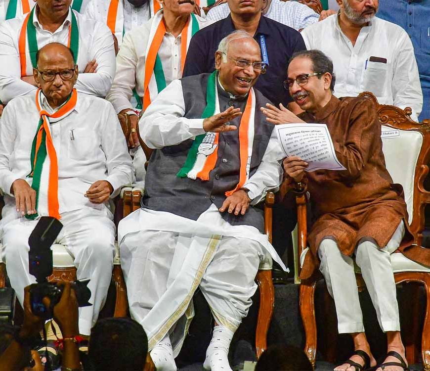 महाराष्ट्र में नया खेला! नंबर-1 और नंबर-2 दल NDA के साथ, MVA की मुश्किलें बढ़ीं
