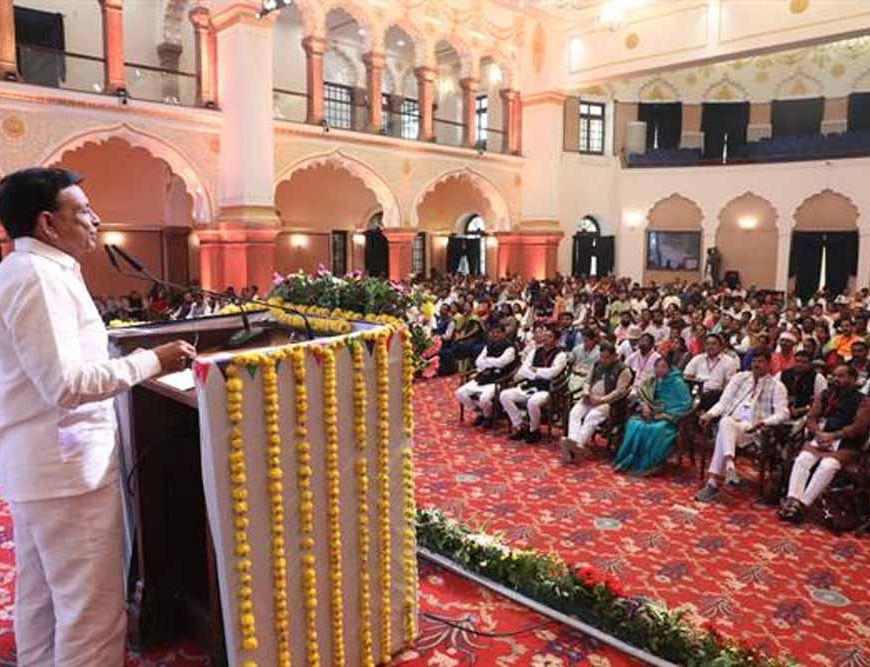 समृद्ध मप्र के लिये पंचायत प्रतिनिधि गांवों को बनायें समृद्ध : उपमुख्यमंत्री देवड़ा