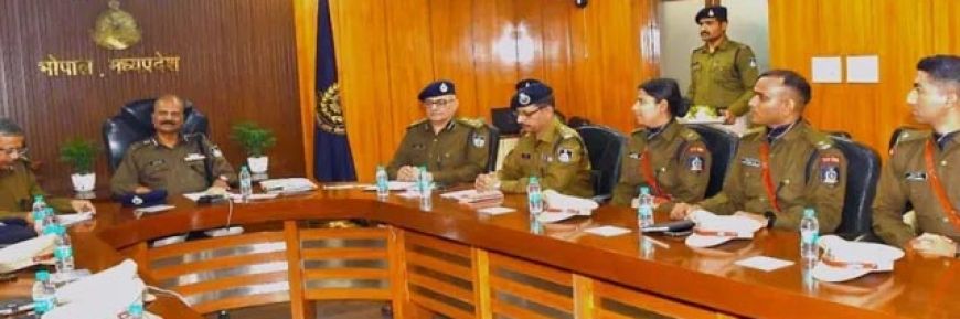 पुलिस महानिदेशक  कैलाश मकवाणा से मध्यप्रदेश कैडर के प्रशिक्षु आईपीएस अधिकारियों ने की सौजन्य भेंट