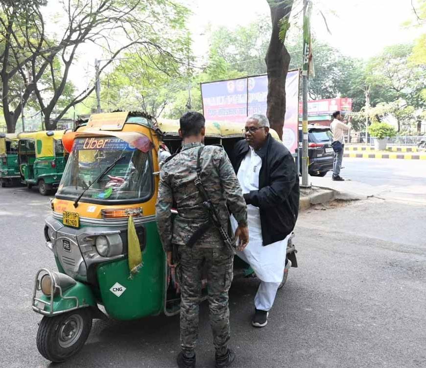 चुनावी हार पर समीक्षा बैठक ऑटो से RJD दफ्तर पहुंचे उदय नारायण चौधरी