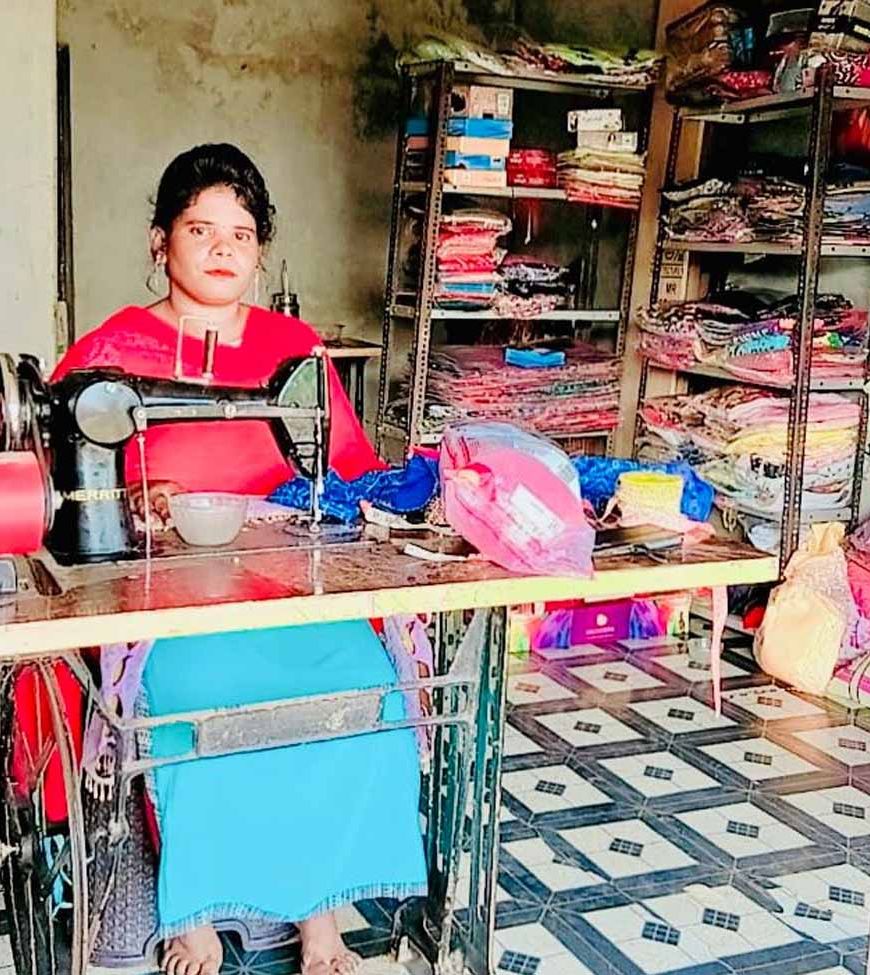 माओवाद प्रभावित क्षेत्र से निकलकर आत्मनिर्भरता की मिसाल बनीं सरोज पोडियाम