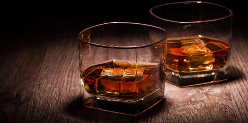 शराब की खपत में गिरावट, लेकिन बढ़ रहा है गांजा सेवन—क्या यही है असली वजह?