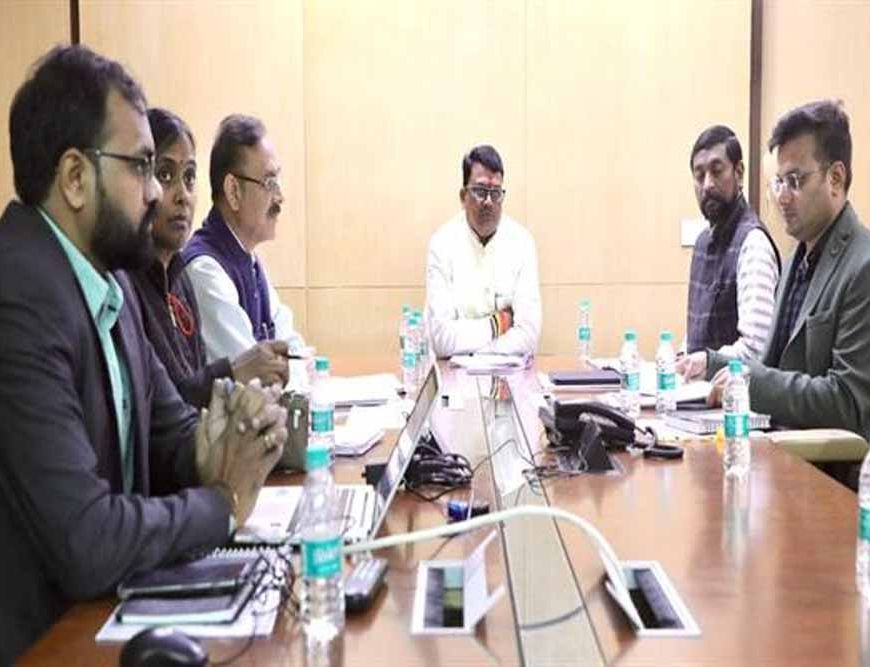 अधोसंरचनात्‍मक विकास कार्यों को समय सीमा में पूर्ण करें : मंत्री चौहान