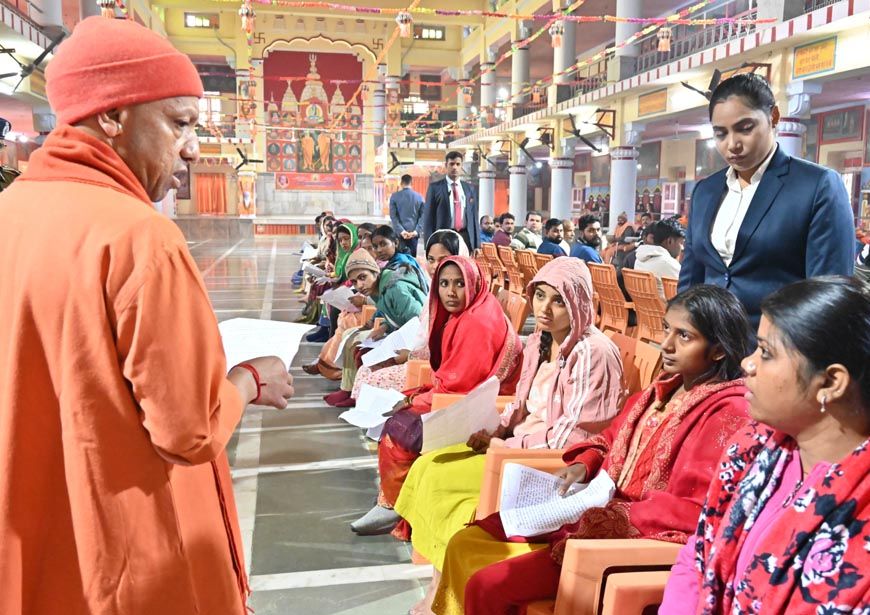 बिना चिंता कराएं इलाज, सरकार करेगी भरपूर आर्थिक मदद : मुख्यमंत्री योगी आदित्यनाथ