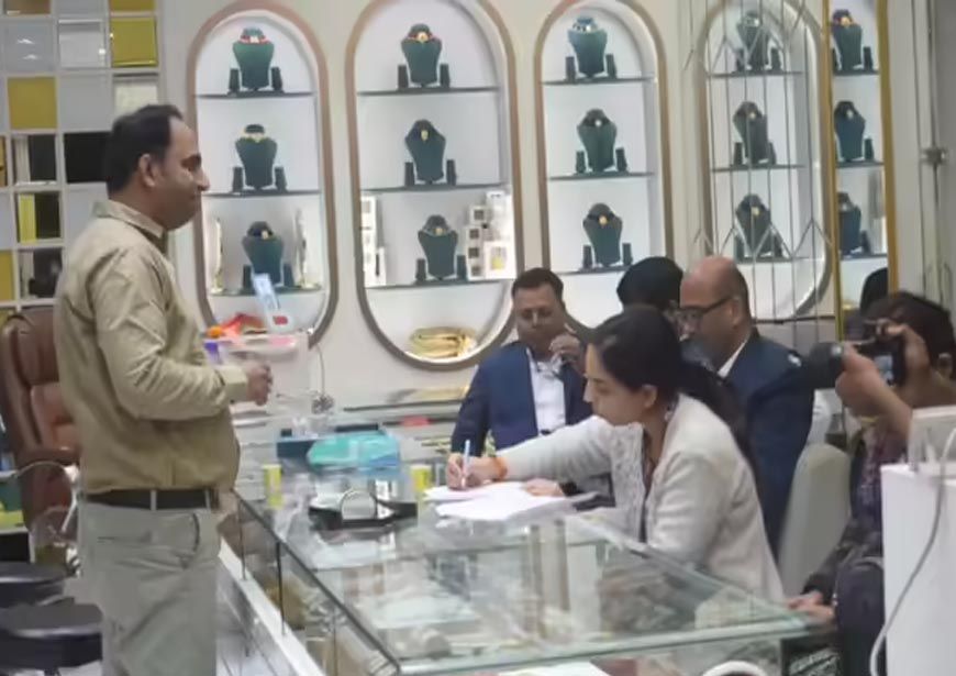 सतना में GST टीम का बड़ा छापा: ग्राहक बनकर पहुंचे अफसर, कच्चा बिल मिलने पर जूलर्स पर कार्रवाई