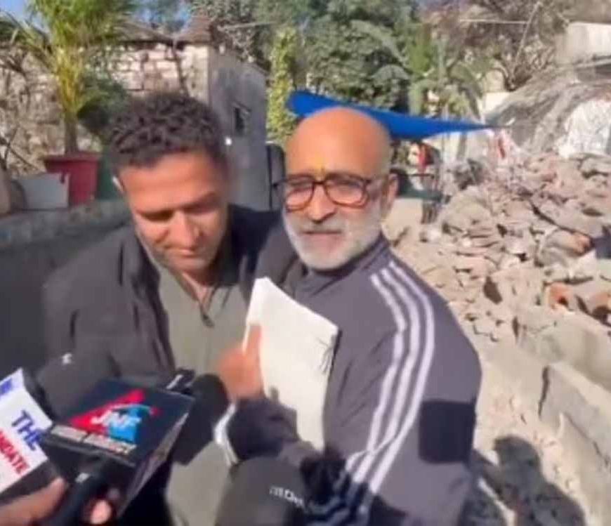 मुस्लिम पत्रकार का घर ढहा, हिंदू पड़ोसी ने बढ़ाया मदद का हाथ—प्लॉट गिफ्ट कर बनाया मिसाल