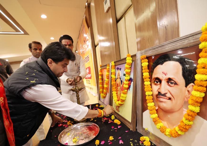 केंद्रीय मंत्री सिंधिया ने कार्यकर्ताओं से की बैठक, बोले—‘अब मेरी गाड़ी में मंडल अध्यक्ष और आम कार्यकर्ता भी बैठेंगे’