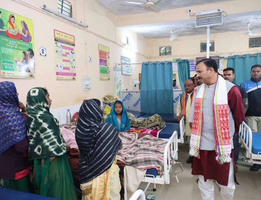 स्वास्थ्य मंत्री श्याम बिहारी जायसवाल ने सामुदायिक स्वास्थ्य केंद्र साजा का किया निरीक्षण