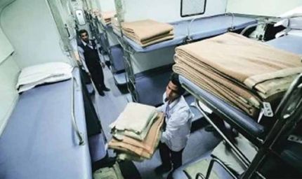 स्लीपर कोच में अब कंबल-तकिया और चादर की सुविधा, जानिए किराए में कितना देना होगा