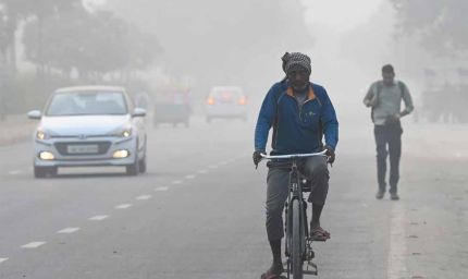 दिल्ली की हवा में राहत! 24 दिन बाद 'बेहद खराब' श्रेणी से बाहर, तापमान गिरकर 5.7° तक पहुंचा