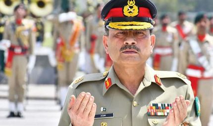 CDF नियुक्ति और सेना प्रमुख पद पर बदलाव के बाद आसिम मुनीर की भूमिका पर सवाल—क्या शहबाज़ सरकार का रुख बदला?
