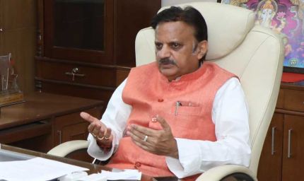 उप मुख्यमंत्री  शुक्ल मानसरोवर मेडिकल कॉलेज और एमजीयू हॉस्पिटल में आयोजित व्हाइट कोट सेरेमनी कार्यक्रम में हुए शामिल