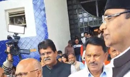 विधानसभा में मंत्री कंसाना बेहोश, अस्पताल में कराया भर्ती; कांग्रेस विधायक लेकर आए खराब फसलों की तख्तियां