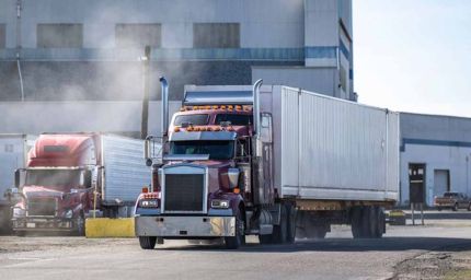 अमेरिका में 1.5 लाख पंजाबी ट्रकर्स पर फेडरल शिकंजा, 44% ड्राइविंग स्कूल नियमों में नाकाम