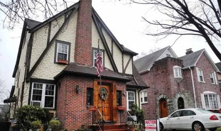 ट्रंप का बचपन वाला घर बिक्री पर—कीमत सुनकर दंग रह जाएंगे!