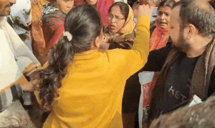 नायब तहसीलदार पर मारपीट का आरोप, खाद लेने आई छात्रा से भी की अभद्रता