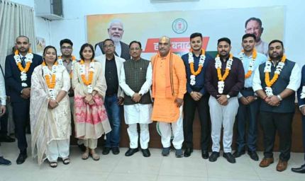 मुख्यमंत्री विष्णु देव साय से छत्तीसगढ़ लोक सेवा आयोग 2024 के टॉप 10 अभ्यर्थियों ने की सौजन्य भेंट