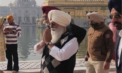 श्री हरमंदिर साहिब नतमस्तक हुए डेरा ब्यास प्रमुख गुरिंदर सिंह ढिल्लों