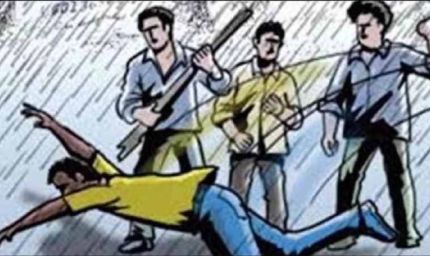जबलपुर में गुंडागर्दी: दबंगों ने क्लासरूम से छात्र को घसीटा, बेरहमी से पीटा