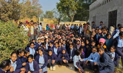 चरखी दादरी: डूडीवाला किशनपुरा के ग्रामीणों ने स्कूल पर जड़ा ताला, प्रशासन पर लगाए गंभीर आरोप