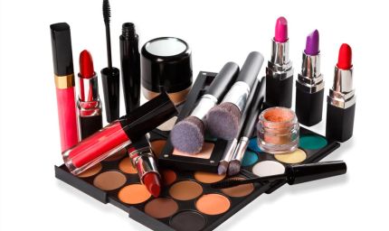 रुपया कमजोर, GST छूट फीकी: मोबाइल, फ्रिज, एसी, टीवी और लिपस्टिक समेत बढ़ेंगे दाम