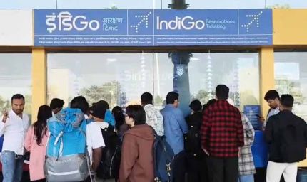 Indigo की फ्लाइट रद्द, एयरपोर्ट पर हंगामा—कर्मचारियों पर यात्रियों का गुस्सा फूटा