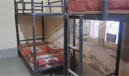 कड़ाके की ठंड में बेसहारा व्यवस्था की पोल, बावल का रेन बसेरा बदहाल हालात में कैद