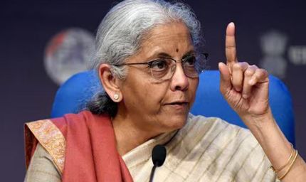 'रुपया खुद तय करता है अपनी दिशा': डॉलर के मुकाबले रुपये की गिरावट पर वित्त मंत्री का बयान