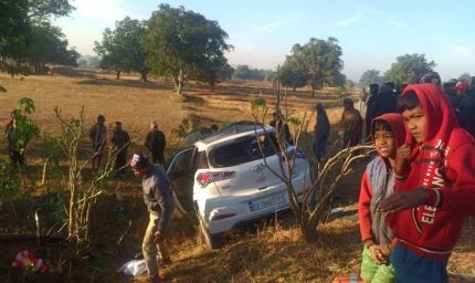 तेज रफ्तार कार ट्रेलर से भिड़ी, एक ही गांव के 5 लोगों की दर्दनाक मौत