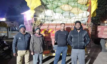 बलरामपुर में बड़ी कार्रवाई: यूपी से आ रहे अवैध धान से भरा ट्रक जब्त, 400 बोरी बरामद
