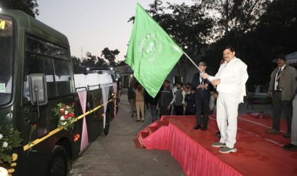मुख्यमंत्री डॉ. यादव ने पन्ना नेशनल पार्क में 10 नई कैंटर बसों को दिखाई हरी झंडी
