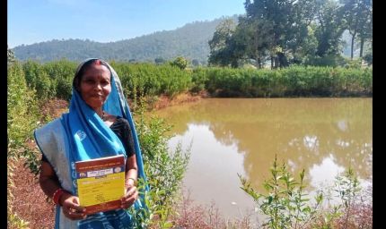 रायपुर : डबरी निर्माण से बदली सूरत कुमारी की किस्मत, खेती और मछलीपालन से बढ़ी आमदनी