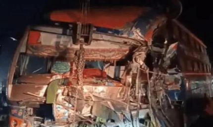 जयपुर-बीकानेर हाइवे पर श्रद्धालुओं की बस और ट्रक की टक्कर, 4 की मौत, 28 घायल