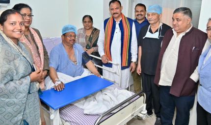 रायपुर : मंत्री अग्रवाल ने लुंड्रा विधायक  प्रबोध मिंज से भेंट कर उनका कुशलक्षेम जाना एवं उनके शीघ्र स्वस्थ होने की कामना की