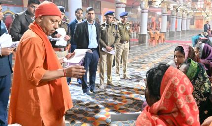 जनता दर्शन : जरूरतमंद के आवास, बीमार के उपचार की करेंगे व्यवस्था : मुख्यमंत्री योगी आदित्यनाथ