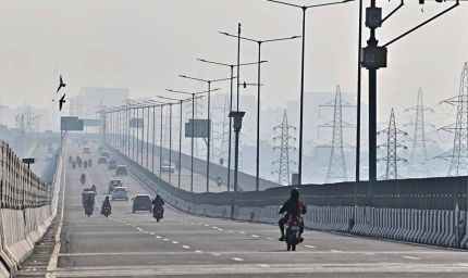 प्रदूषण से बेहाल दिल्ली: सांसद ने सुझाया संसद सत्र बाहर लगाने का विकल्प