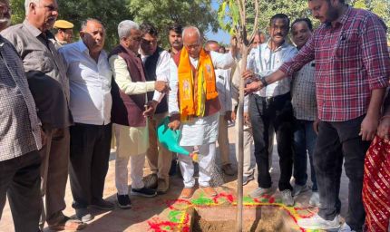शिक्षा मंत्री ने जोधपुर के हर्बल गार्डन में किया पौधरोपण