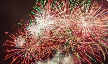 गोवा हादसे के बाद सख्ती: दिल्ली में क्रिसमस-न्यू ईयर पार्टियों में पटाखों पर पूरी तरह रोक