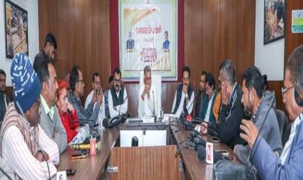 प्रभारी मंत्री  इन्दर सिंह परमार ने प्रेस वार्ता को किया संबोधित