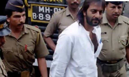 जब IPS अफसर ने संजय दत्त के बाल खींचकर मारा थप्पड़, सुनील दत्त के पैरों में गिरकर बोले— ‘पापा, मुझसे गलती हो गई’