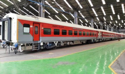 भारतीय रेलवे की नई उपलब्धि, हाई-टेक एलएचबी कोचों के उत्पादन में 18% की रिकॉर्ड बढ़ोतरी