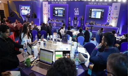 आईपीएल 2026 मिनी ऑक्शन: 30 करोड़ की बोली लगेगी, फिर भी विदेशी खिलाड़ी को मिलेगा सिर्फ 18 करोड़