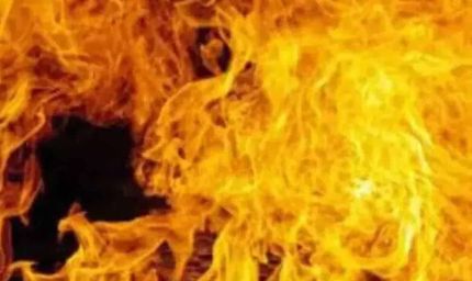 धनबाद में भीषण आग का तांडव: तीन मंजिला इमारत धूं-धूं कर जली, दो की दर्दनाक मौत